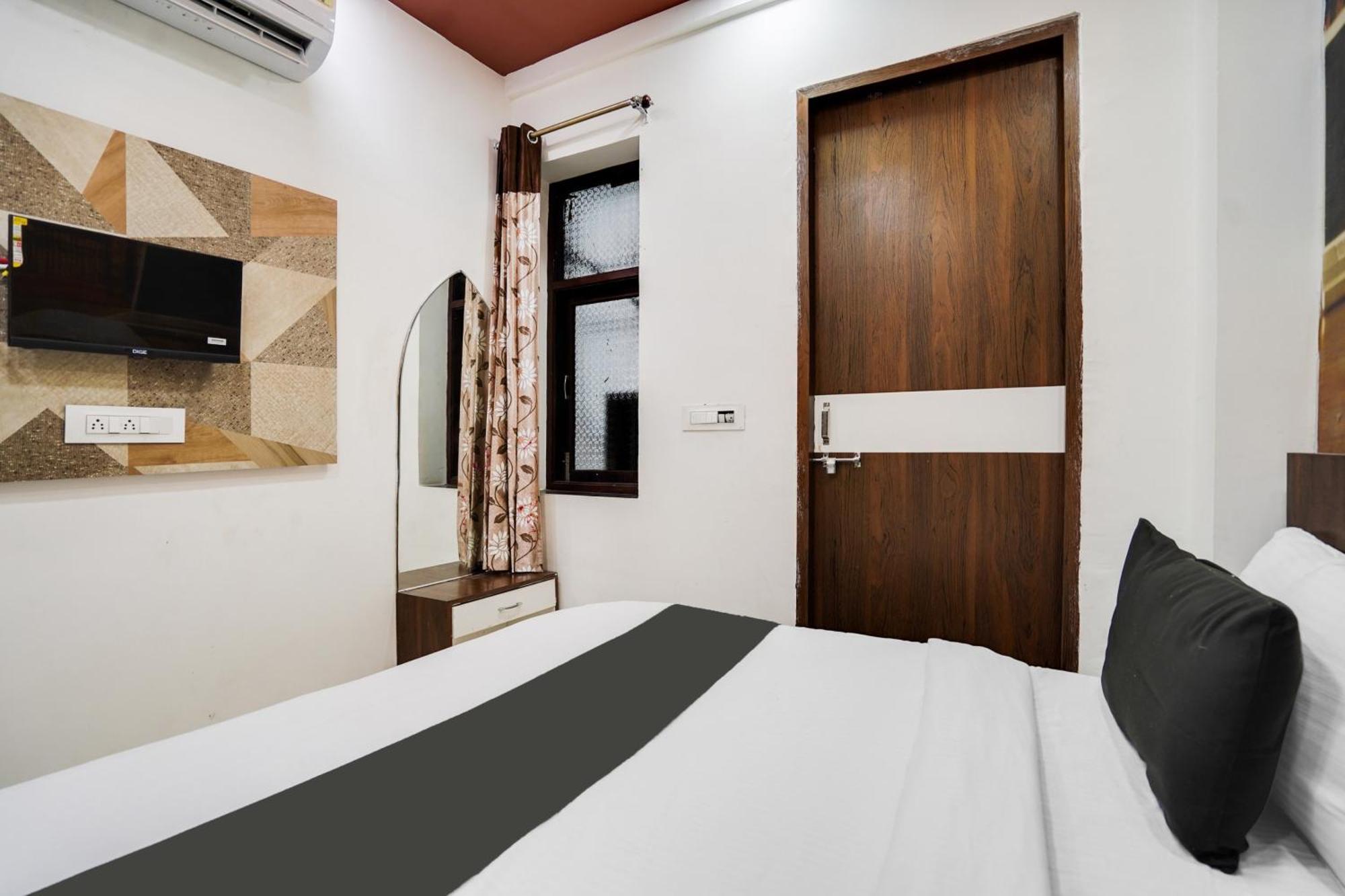 Super Oyo Hotel O Sky Wings Adžmér Exteriér fotografie