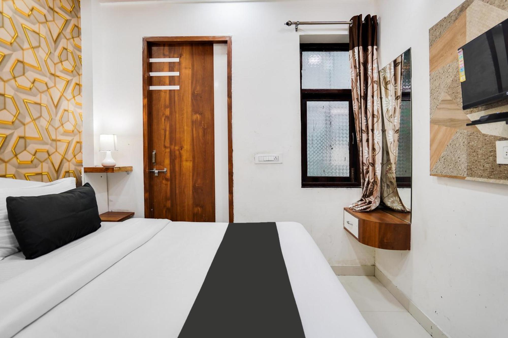 Super Oyo Hotel O Sky Wings Adžmér Exteriér fotografie