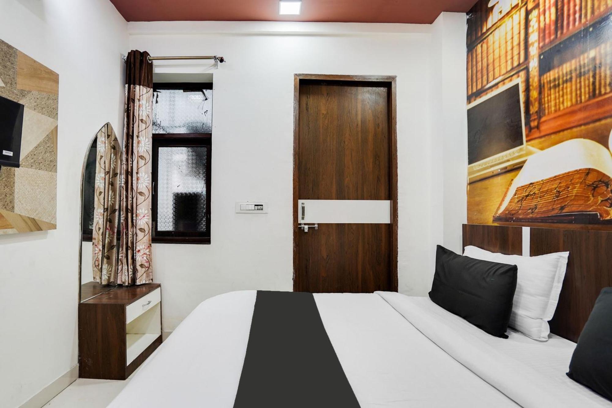 Super Oyo Hotel O Sky Wings Adžmér Exteriér fotografie